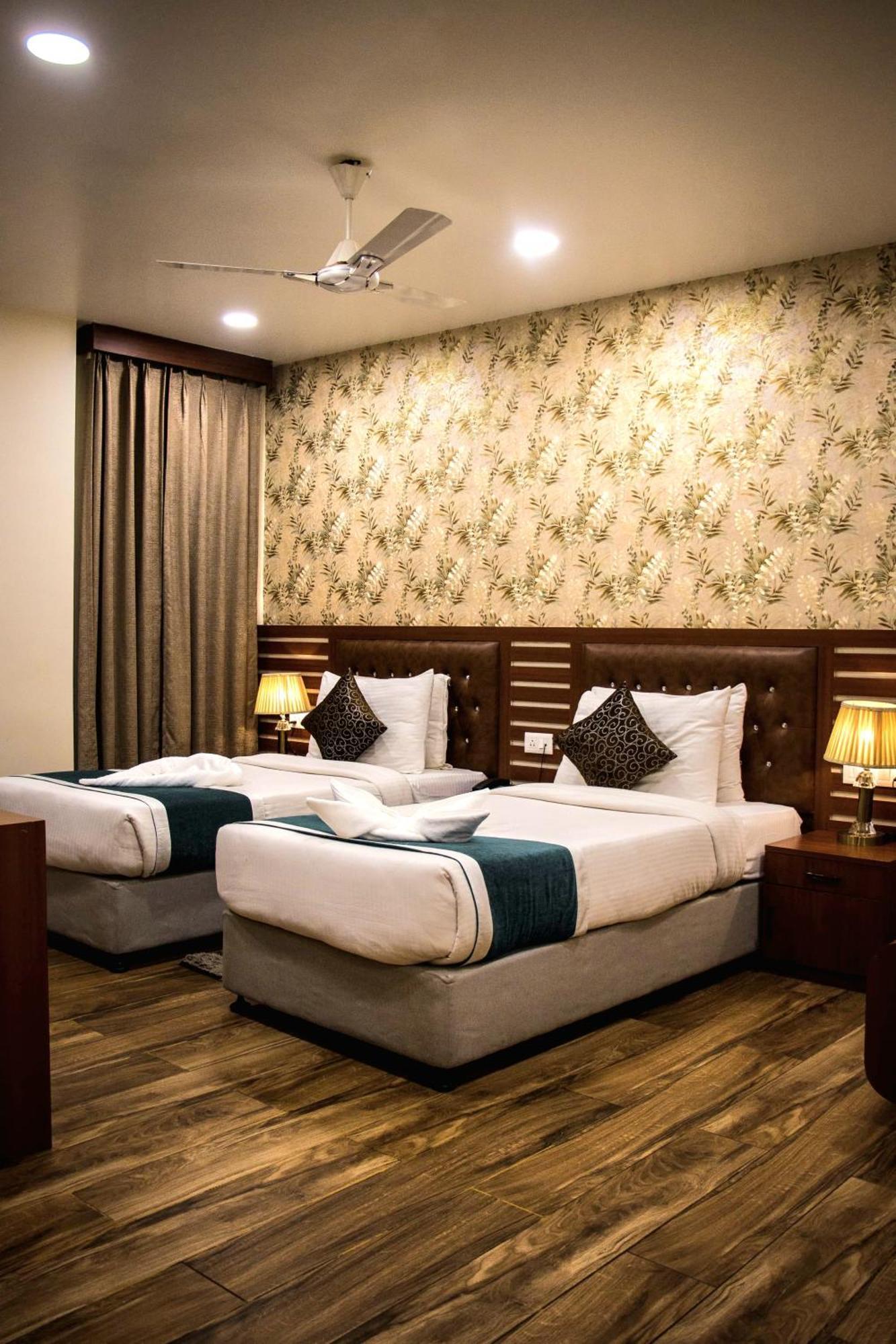 Hotel Sidh Vedantha ปัฏนา ภายนอก รูปภาพ